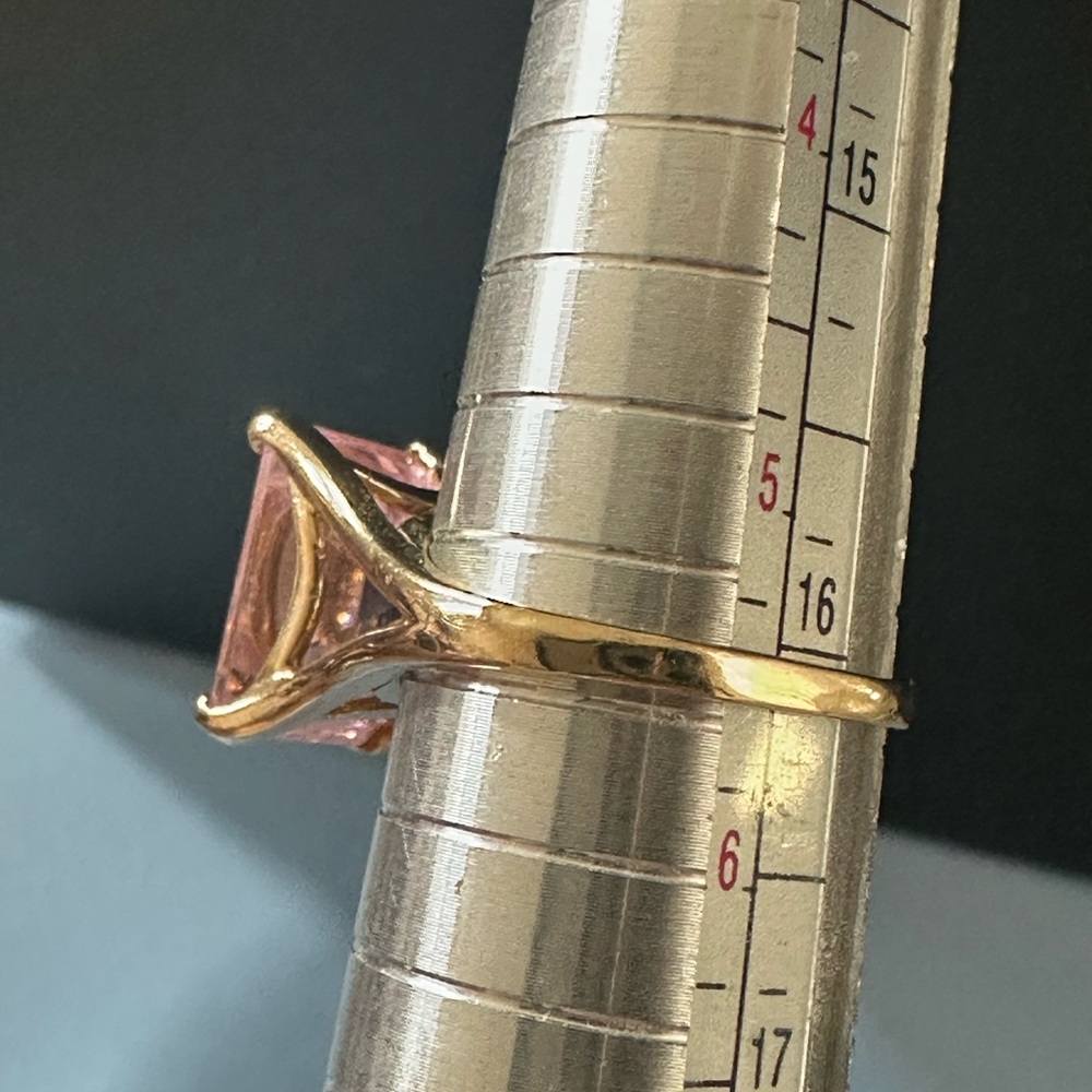 Elegant Pink Gemstone Ring - Picture 13 of 14
